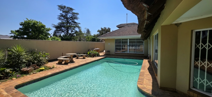 To Let 4 Bedroom Property for Rent in Grimbeeck Park North West